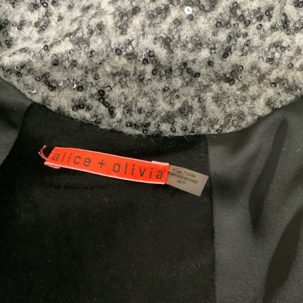 ALICE and OLIVIA COAT IN XS